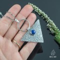wisior-trójkątny-z-lapis-lazuli-1.jpg