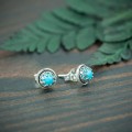 srebrne sztyfty z turkusem w ozdobnej oprawie