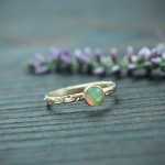 Złoty pierścionek z opalem etiopskim