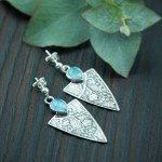 Srebrne kolczyki z kwiatem wiśni i chalcedonem