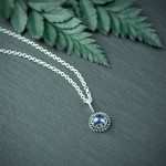 Lora II - srebrny naszyjnik z czarną perłą w koronce