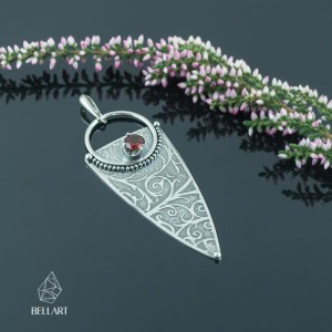 Rosi - srebrny wisior z granatem