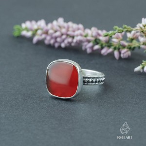 Srebrny pierścionek z kwadratowym karneolem