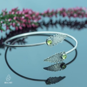 Bransoletka z perydotem i liściem paproci