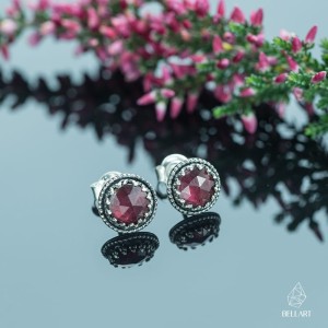 Sztyfty z fasetowanym granatem i kuleczkami