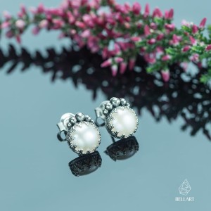 Sztyfty z perłą naturalną w koronce