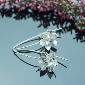 Kolczyki srebrne kwiaty z cyrkonią