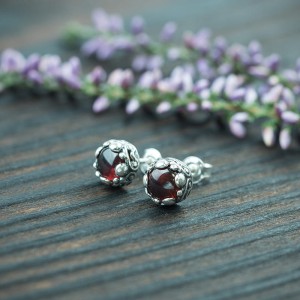 Srebrne sztyfty z granatem 