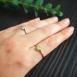 Złoty pierścionek z opalem na zamówienie