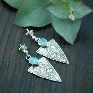 Srebrne kolczyki z kwiatem wiśni i chalcedonem