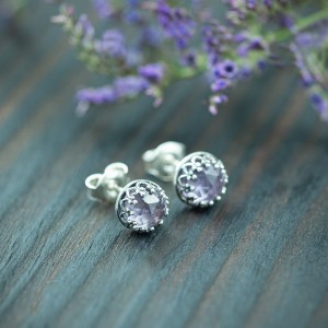 Sztyfty z lawendowym ametystem w koronce