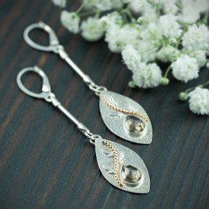 Kolczyki z kwarcem i pozłacanymi kulkami