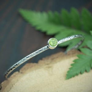 Okrągła bransoleta z fasetowanym oliwinem