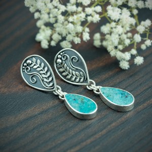Patricia - srebrne kolczyki łezki z kuprytem i roślinnym wzorem