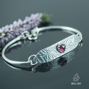Srebrna bransoletka z liśćmi i granatem