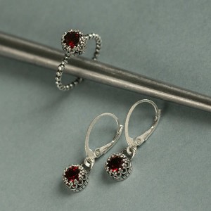 Srebrny komplet z granatem