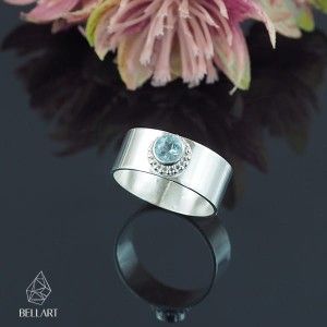Srebry pierścionek z akwamarynem