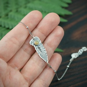 Srebrna bransoletka łańcuszek z liściem paproci i opalem