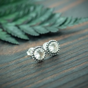 Jolie - srebrne sztyfty z kryształem górskim i kuleczkami