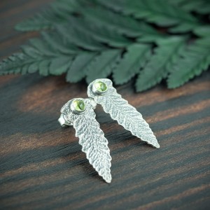 Srebrne sztyfty liście paproci z perydotem