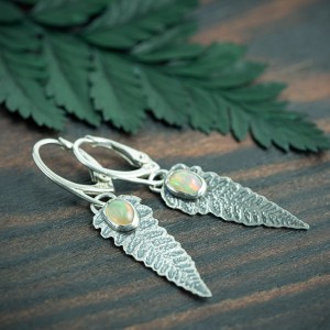Srebrne kolczyki liście paproci z opalem etiopskim