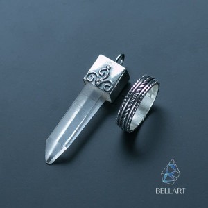 Wisiorek z kryształem i srebrna obrączka