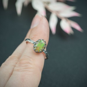 Srebrny pierścionek Flora z opalem na zamówienie