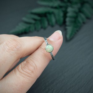 Srebrny pierścionek Flora z opalem na zamówienie