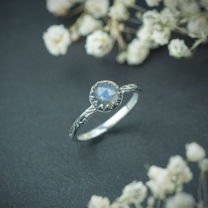 Srebrny pierścionek Flora z labradorytem na zamówienie