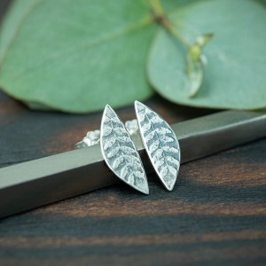 Mimi - srebrne sztyfty z listkami akacji