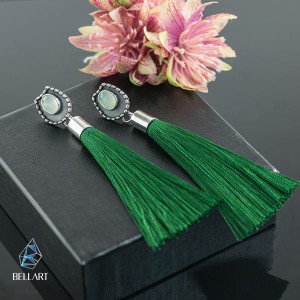 Szmaragdowe - srebrne kolczyki z chwostem