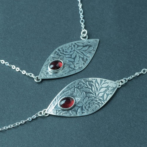 srebrny komplet biżuterii z granatem rodolitem