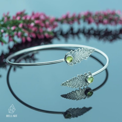 srebrna bransoletka z liściem paproci i perydotem