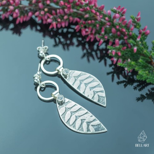 srebrne kolczyki liść akacji z cyrkonią