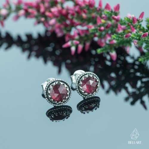 srebrne kolczyki sztyfty z granatem