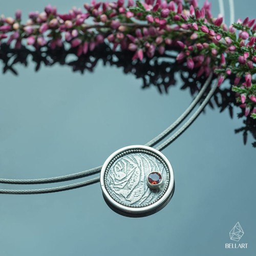 naszyjnik koło z granatem.jpg