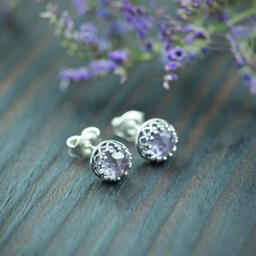 srebrne sztyfty z fasetowanym ametystem w koronce