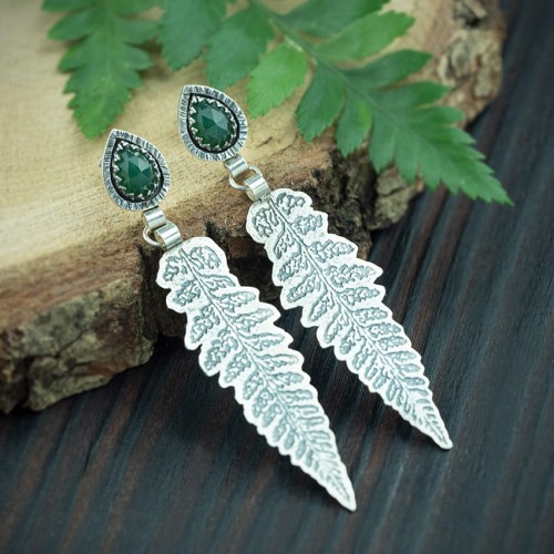 srebrne kolczyki liście paproci z zielonym awenturynem