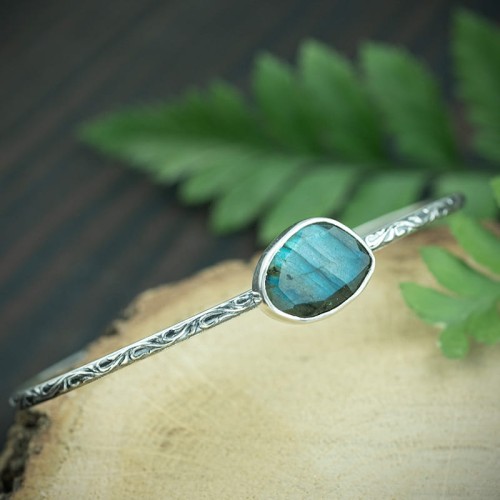 srebrna bransoleta regulowana z fasetowanym labradorytem