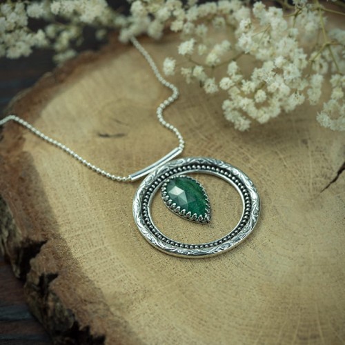 srebrny wisior zdobione koło z awenturynem