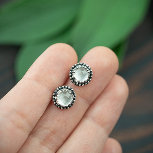 srebrne sztyfty z kryształem górskim i kuleczkami