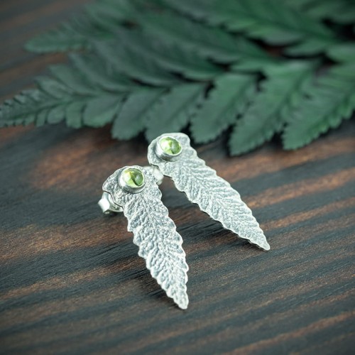 srebrne sztyfty liście paproci z perydotem