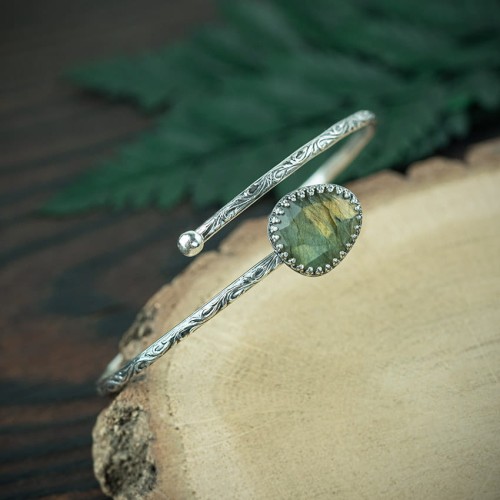 srebrna bransoleta okrągła z labradorytem