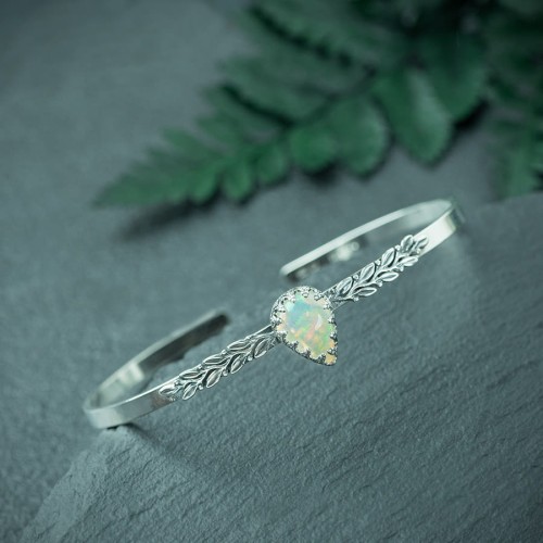 srebrna bransoleta okrągła z opalem i listkami