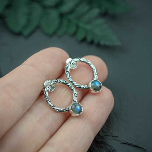 srebrne kolczyki okrągłe sztyfty z labradorytem