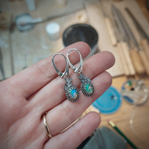 kolczyki-z-opalem-i-listkami