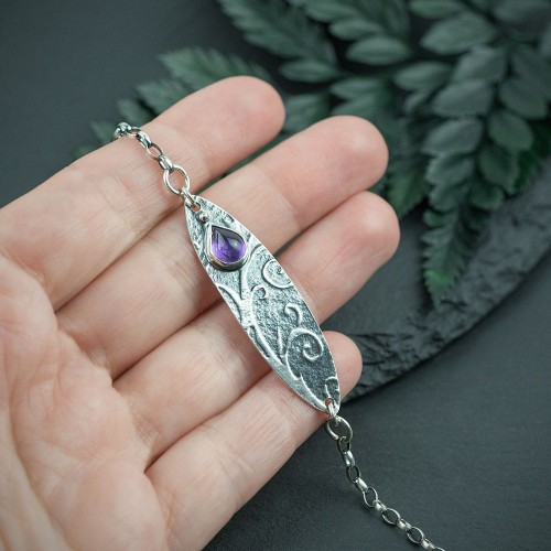 srebrna bransoletka łańcuszek z ametystem i wzorami