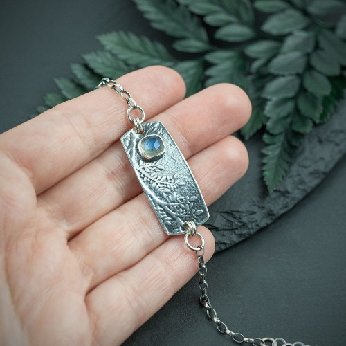 srebrna bransoletka prostokątna z listkami i labradorytem