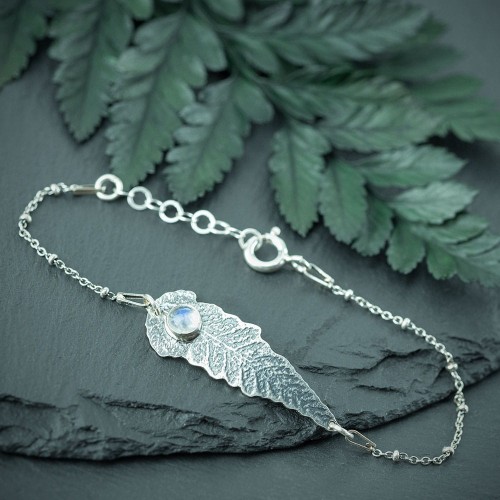 srebrna bransoletka liść paproci z kamieniem księżycowym