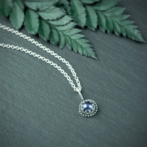 naszyjnik z czarną perłą i kuleczkami